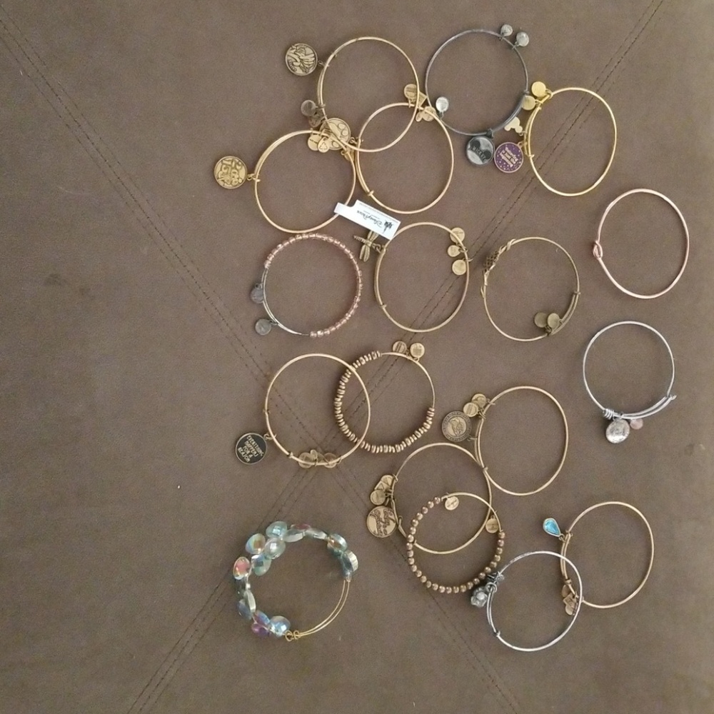 Bracelets - Picture 4 of 4